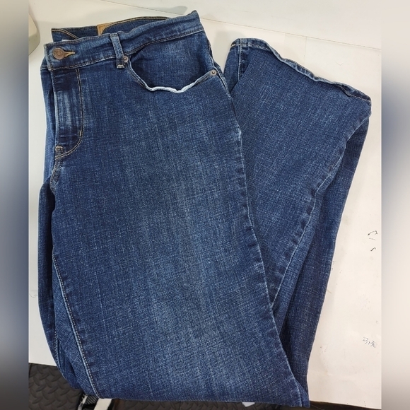 Levi's Classic Bootcut Denim Jeans - Picture 2 of 6